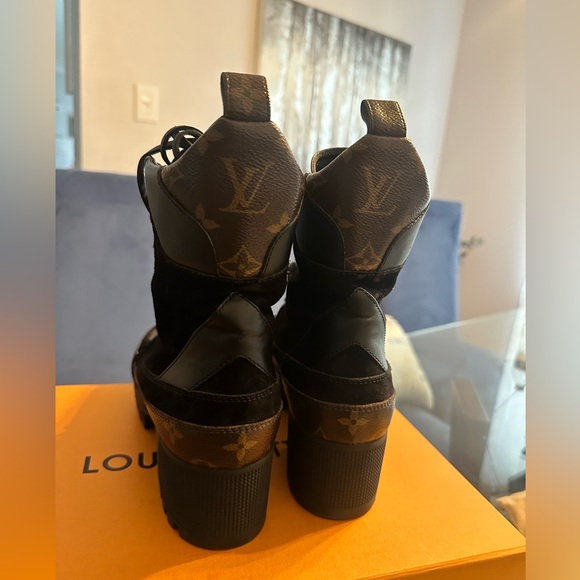 AUTHENTIC Louis Vuitton Laureate Platform Desert Boot (Black) - Picture 3 of 10